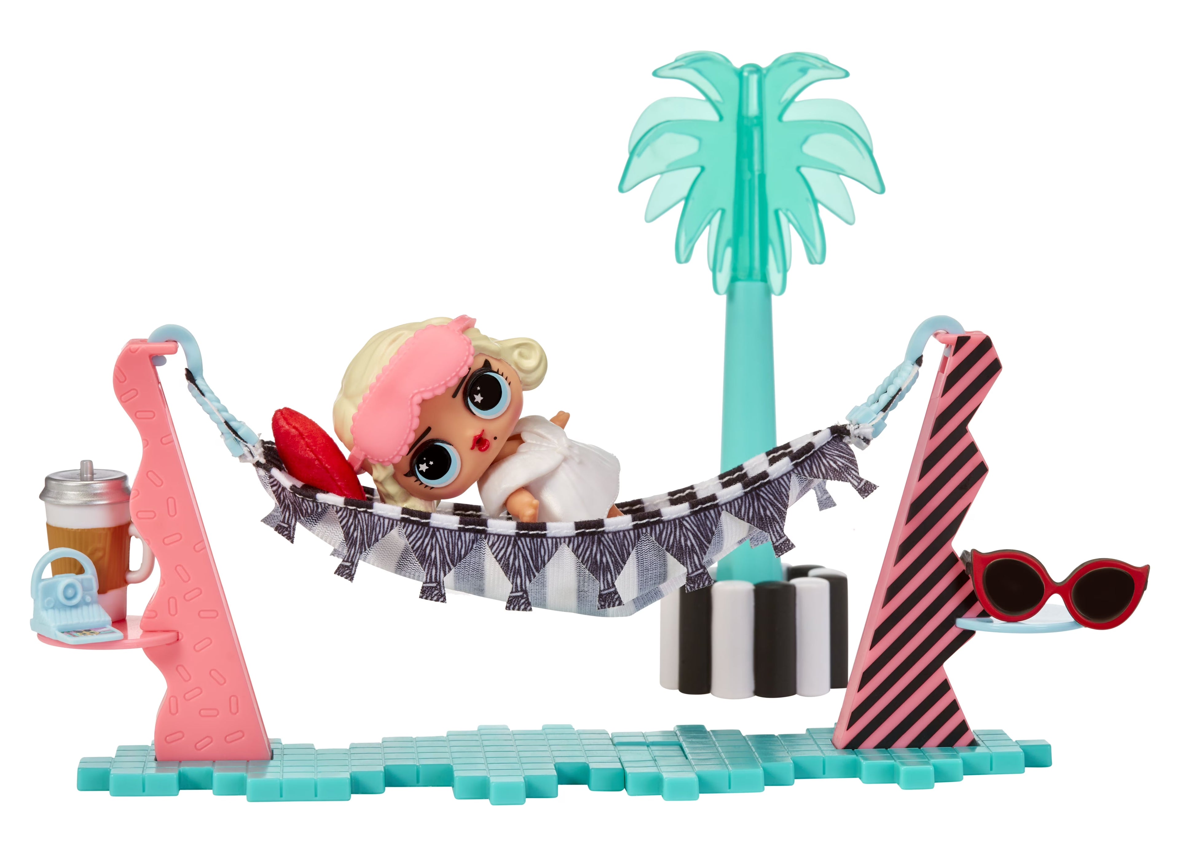 LOL Surprise OMG Playset with Doll and 8 Surprises U58633