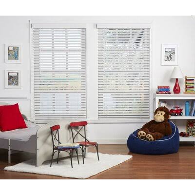 White Horizontal Blind M640
