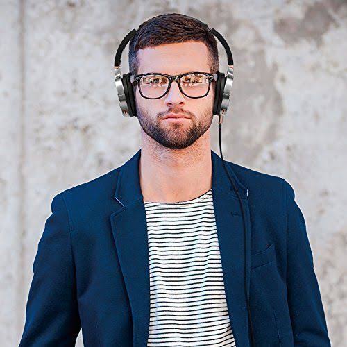 Closed Dynamic Headphones with Detachable Cable P81124