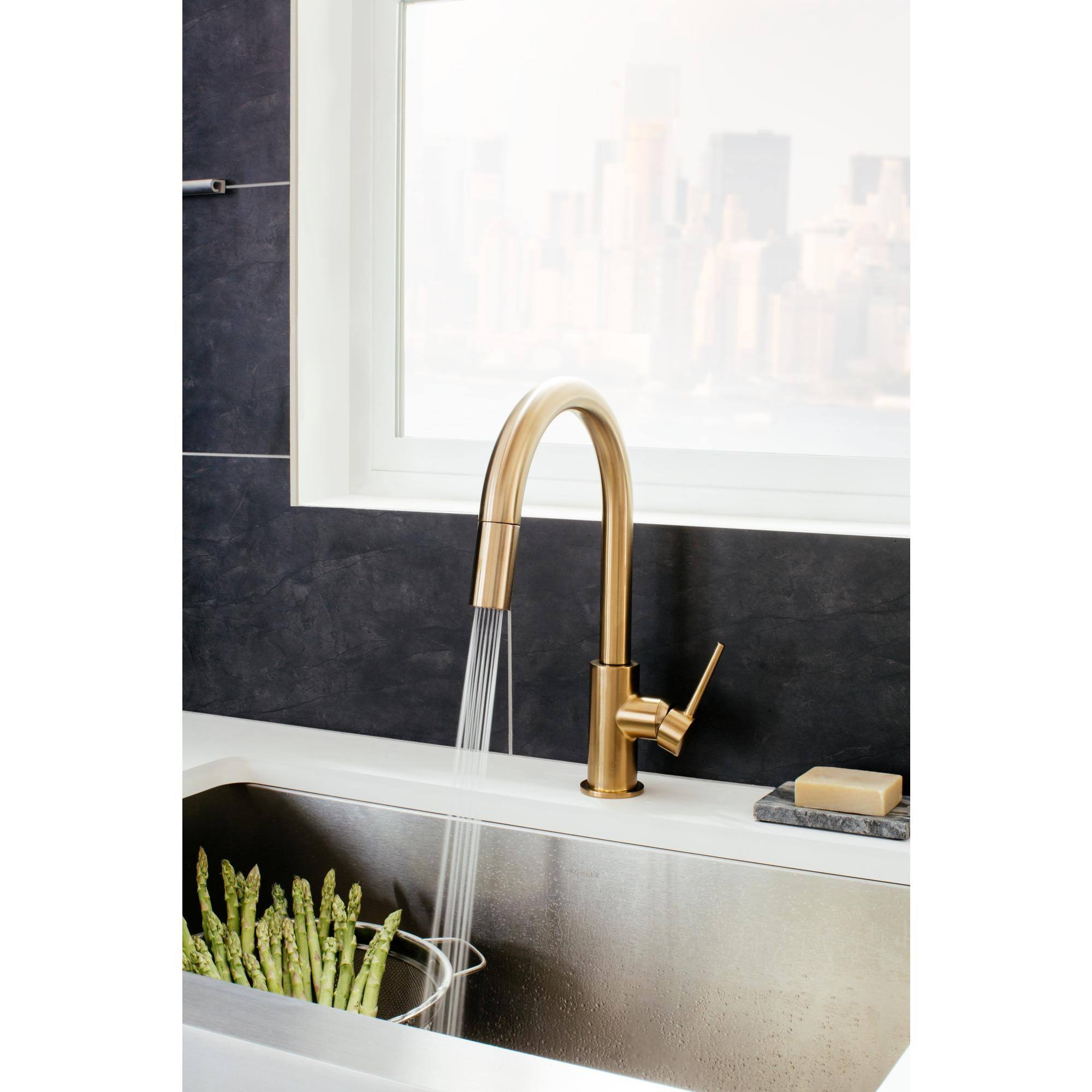 Black Stainless Single Handle Pull-Down Kitchen Faucet Y6929