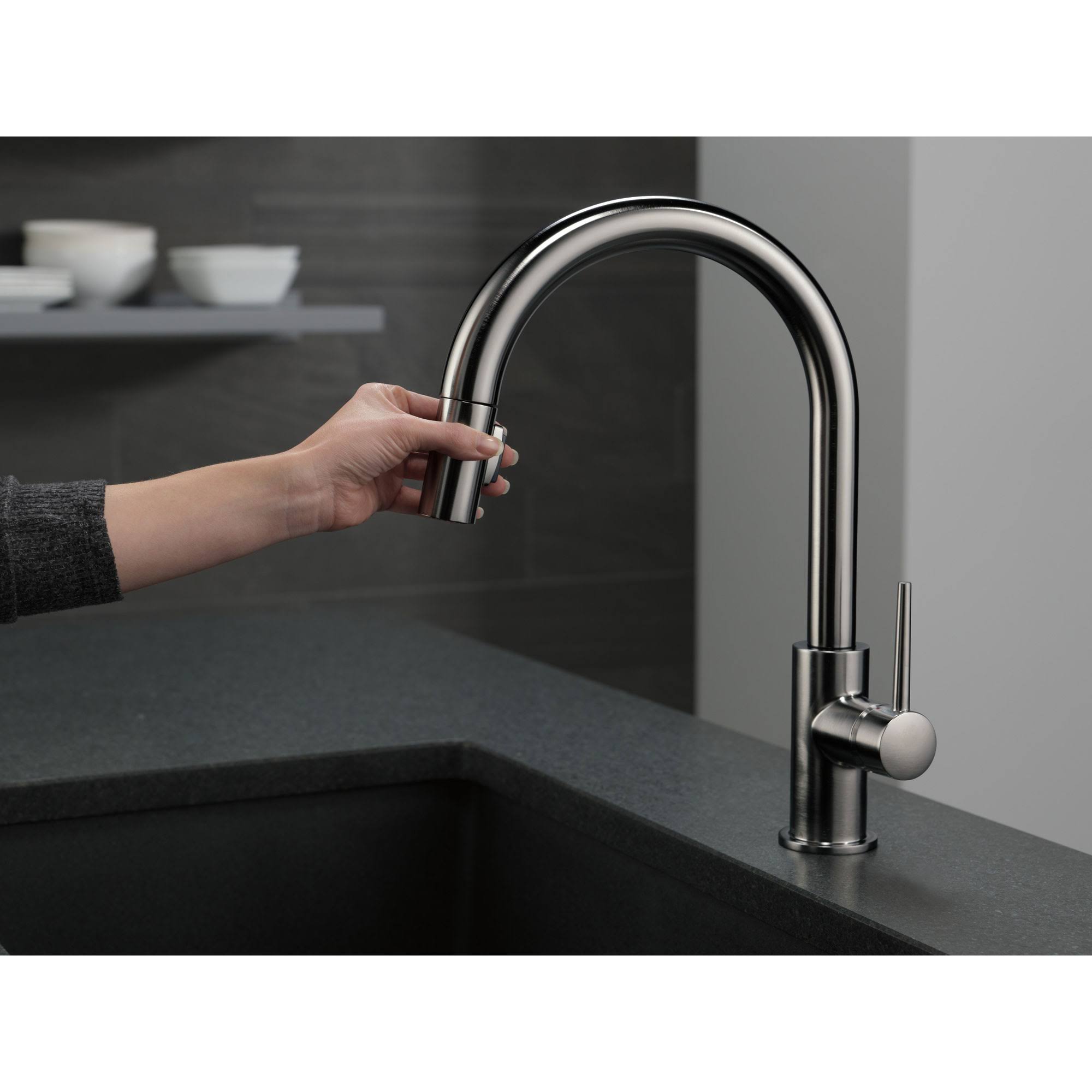 Black Stainless Single Handle Pull-Down Kitchen Faucet Y6929
