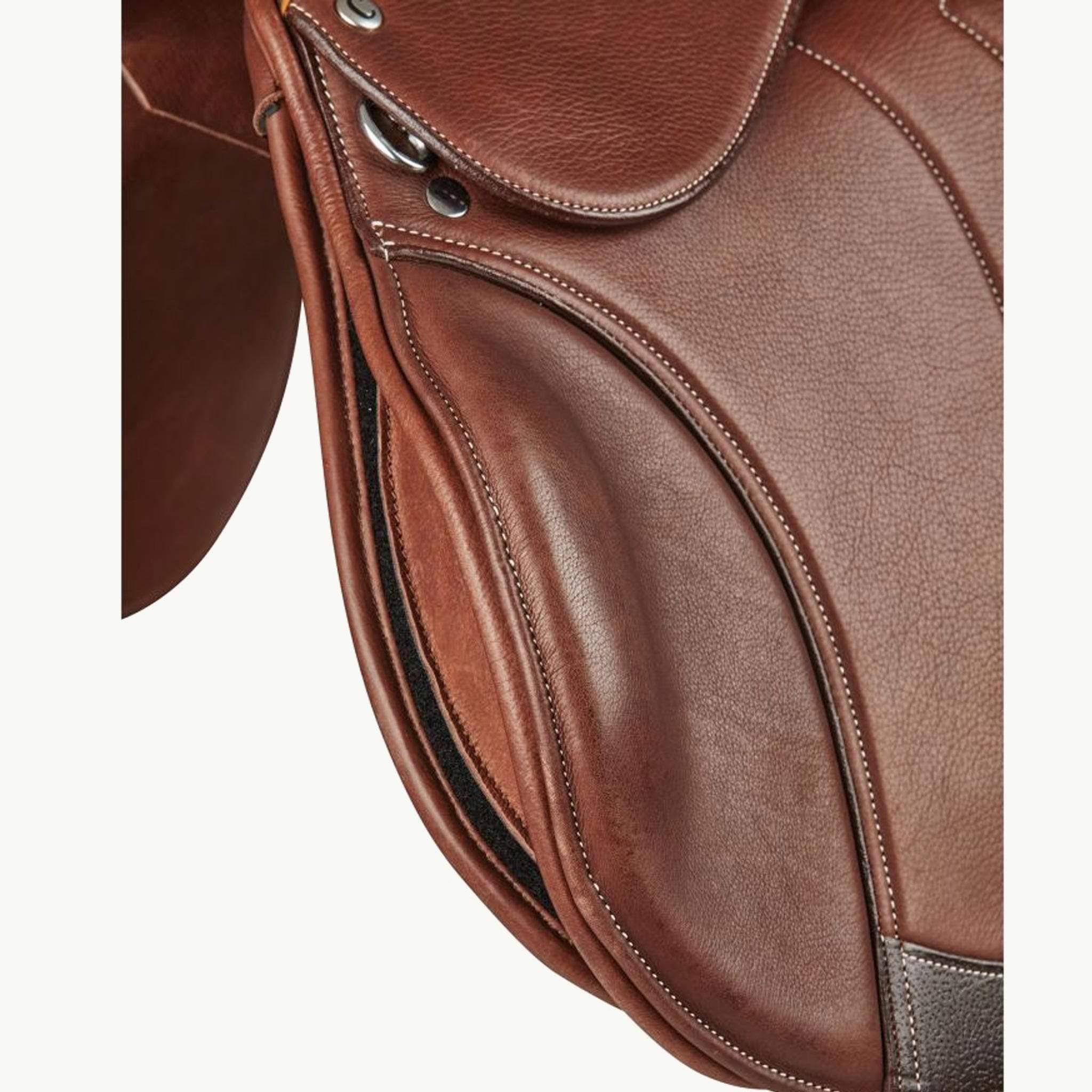Brown Close Contact Saddle W7511